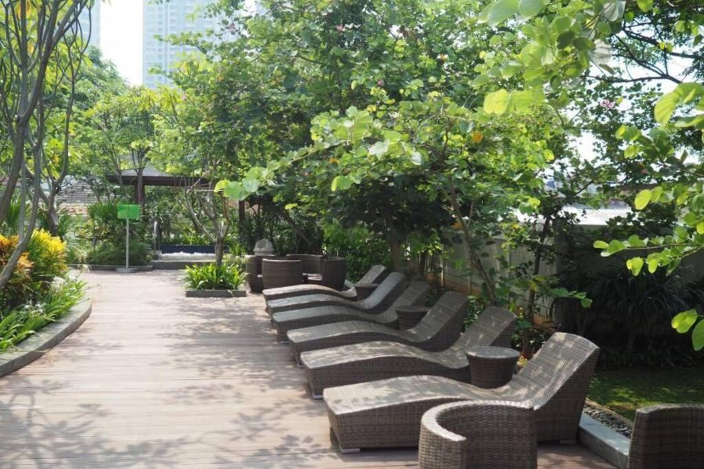 1 Bedroom Apartment Near Central Park Mall Jakarta Exterior photo